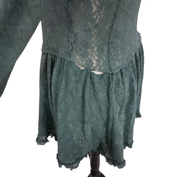 Chic Long Sleeve Lace Dress in Forest Green - Picture 5 of 7